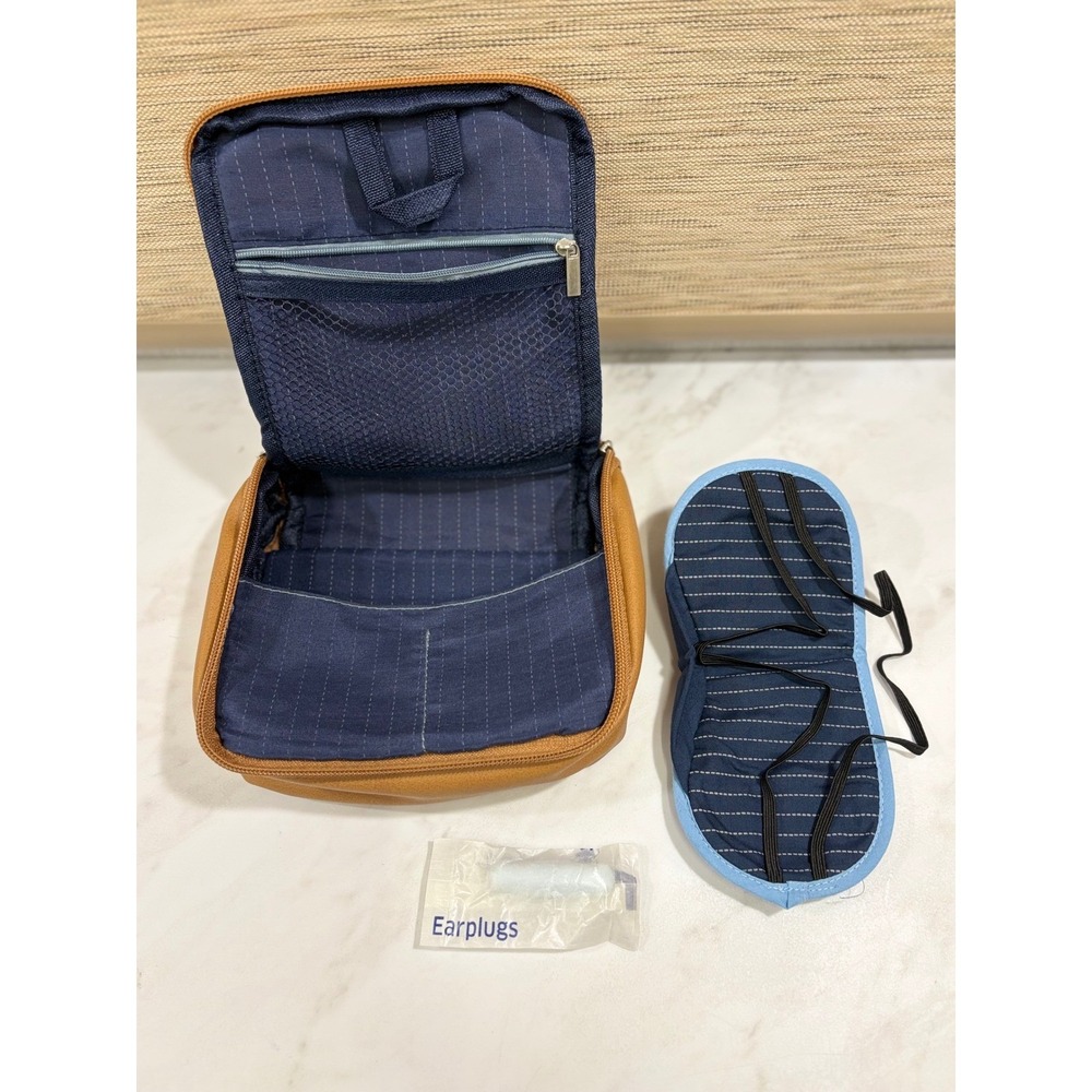United Airlines Corporate Chic Travel Pouch Men Tan First Class Kit Minimalist